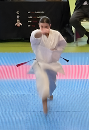 Drei Runden, drei klare Siege: Adelina triumphiert in Deißlingen.